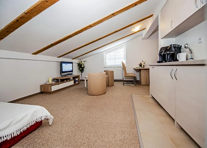 Marko Πανσιόν 3*